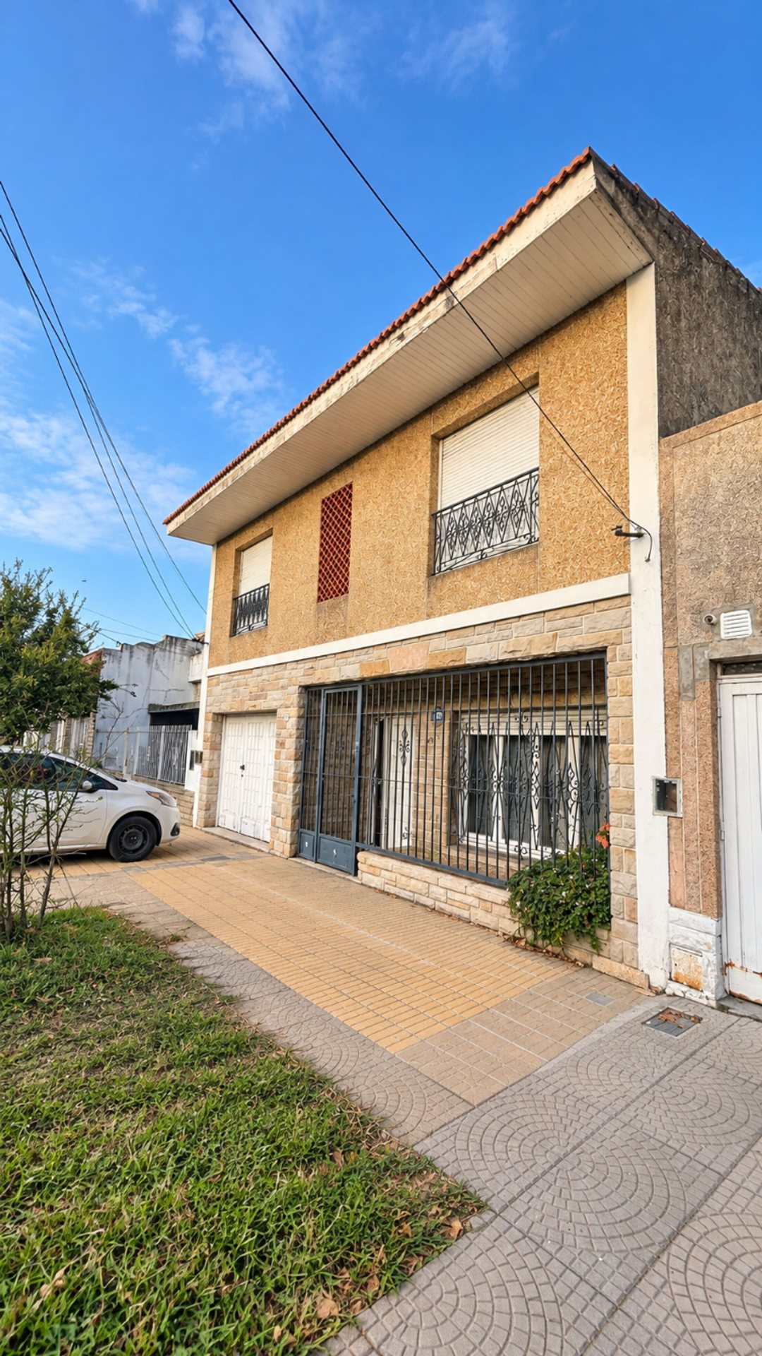 CASA VENTA BANFIELD ESTE, 3 DORMITORIOS, TERRAZA