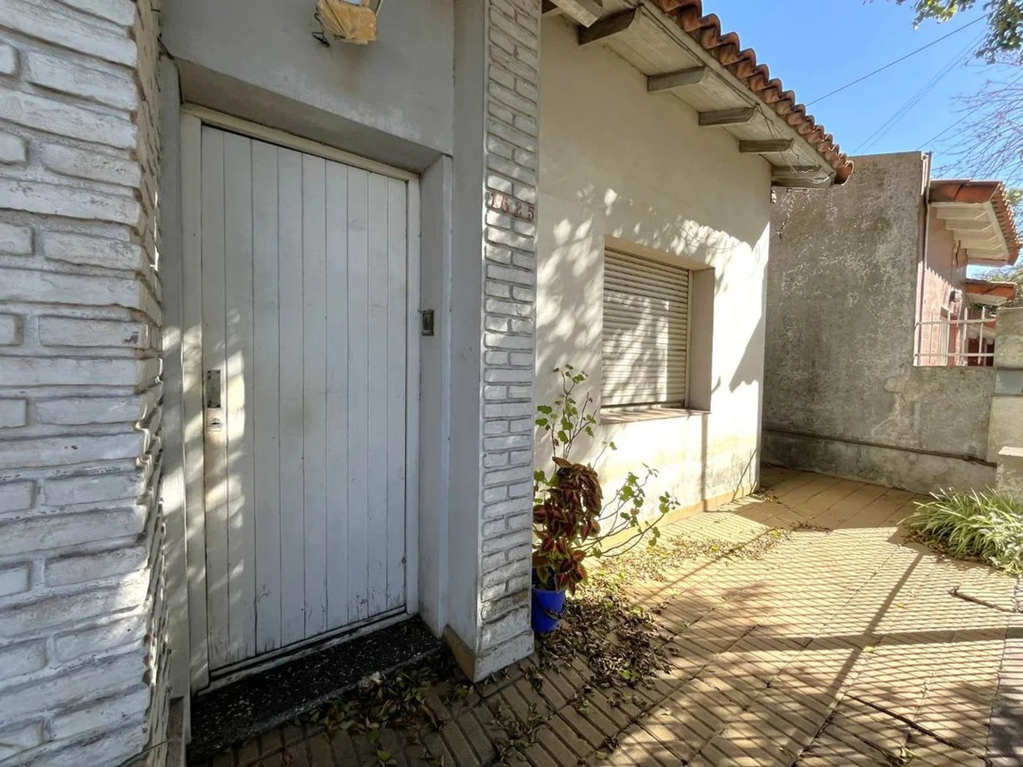 Casa de 3 ambientes en venta en Banfield, Guardia Nacional 1600
