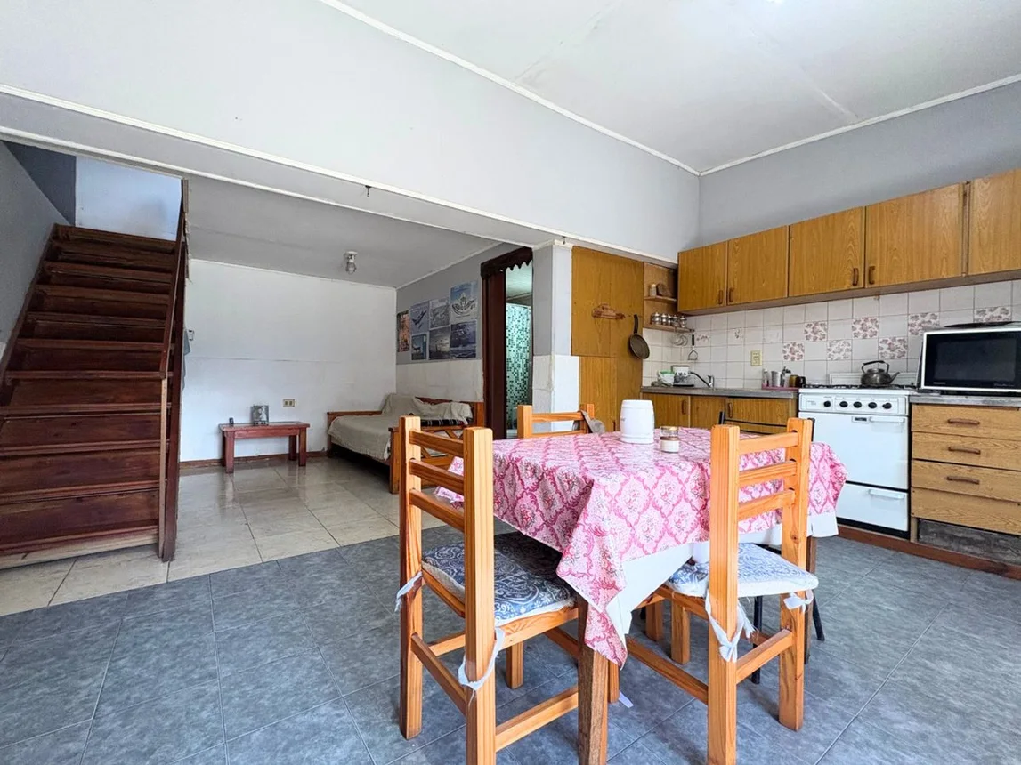 Casa de 5 ambientes en venta en Isidro Casanova, Grecia 4000