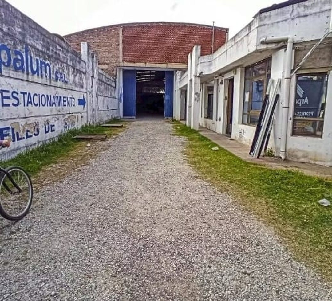 Venta Galpon Bv Oroño y Amenabar