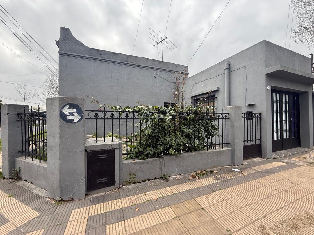 CASA VENTA 4 AMB CON TERRAZA JARDIN Y GARAGE