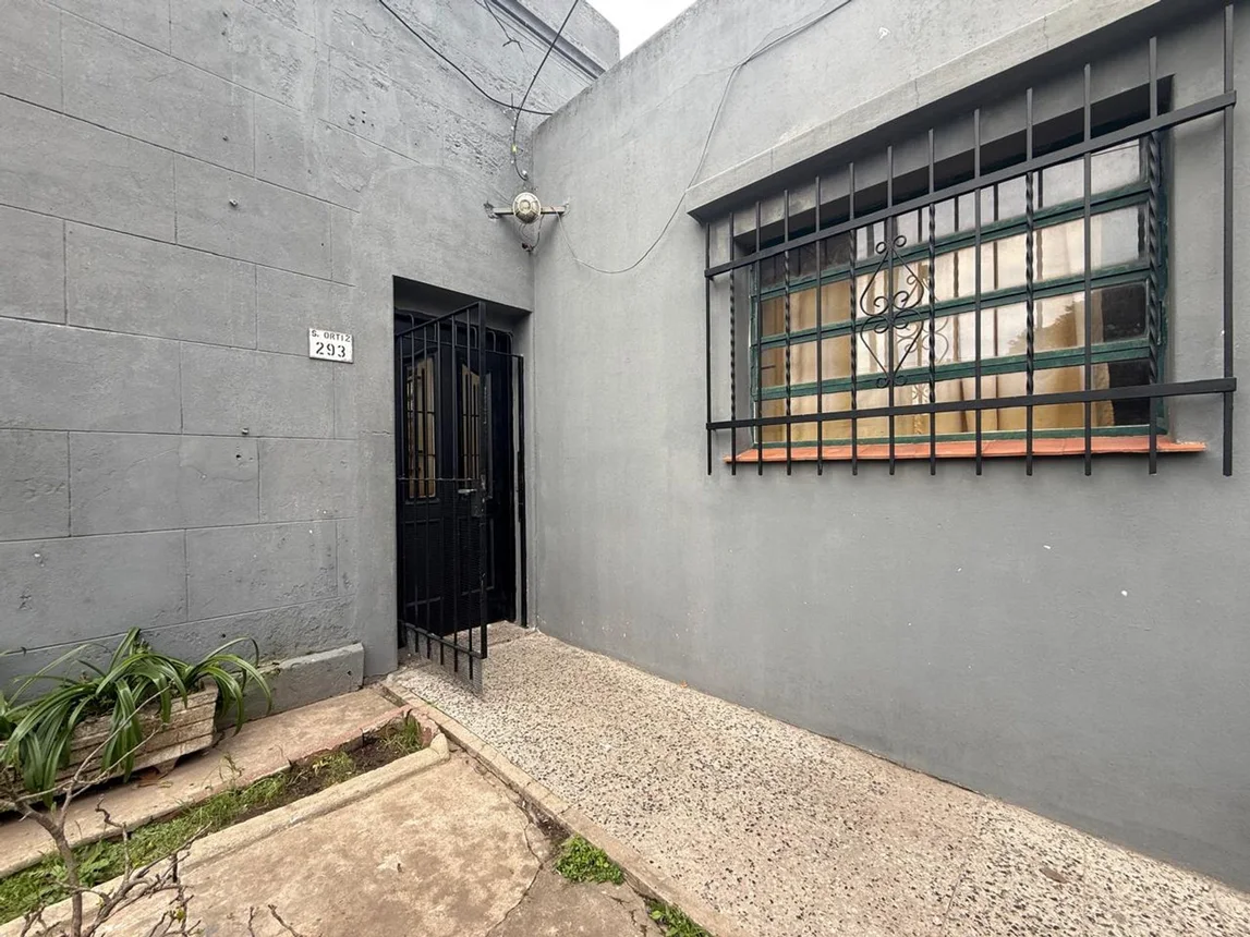 Casa de 4 ambientes en venta en Remedios de Escalada, Raúl Scalabrini Ortiz 200, foto 2