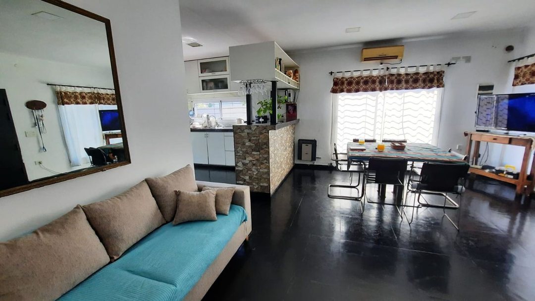 VENTA CASA 5 AMBIENTES MATHEU ESCOBAR