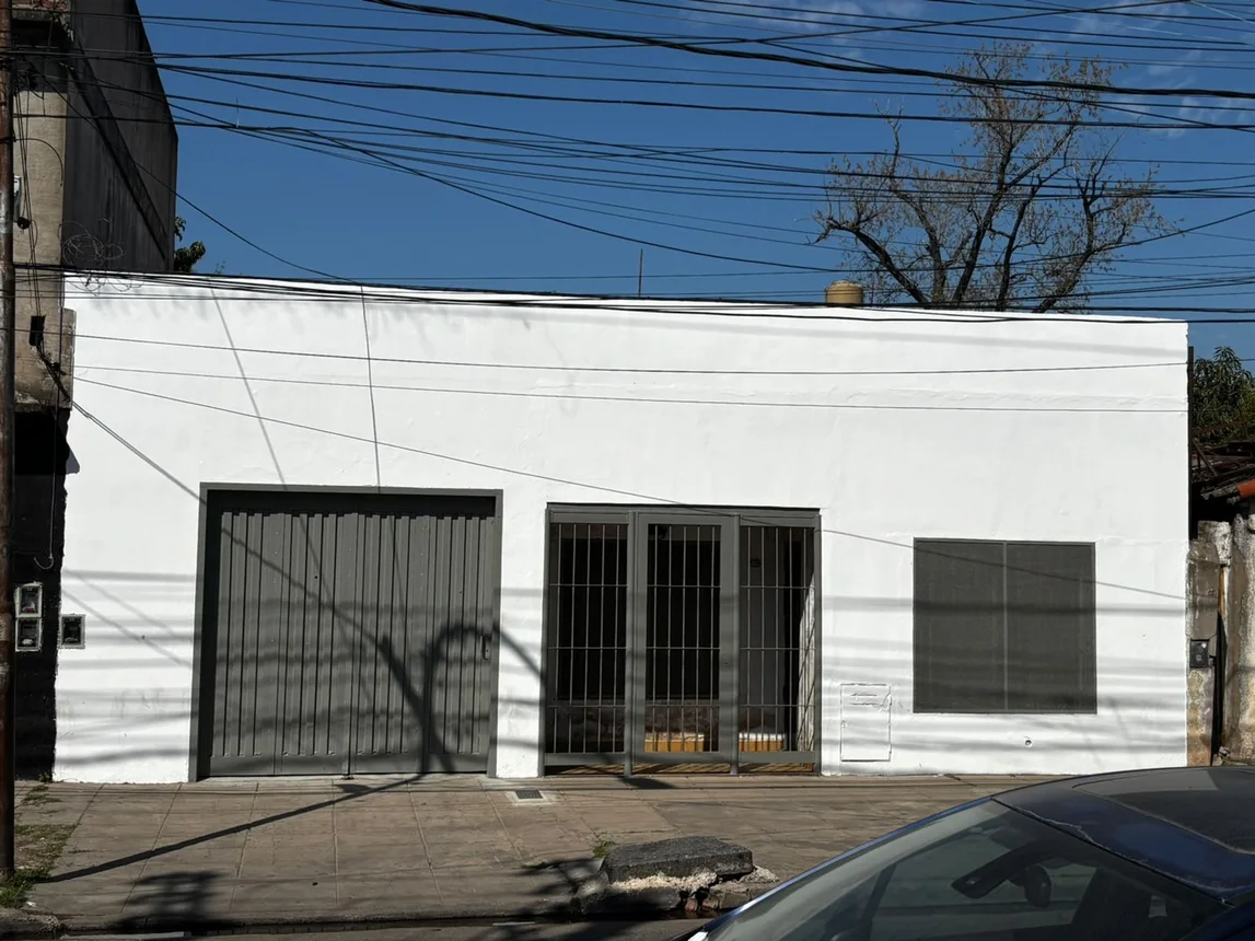 Casa de 4 ambientes en venta en Caseros, Gabriel Linares 5200
