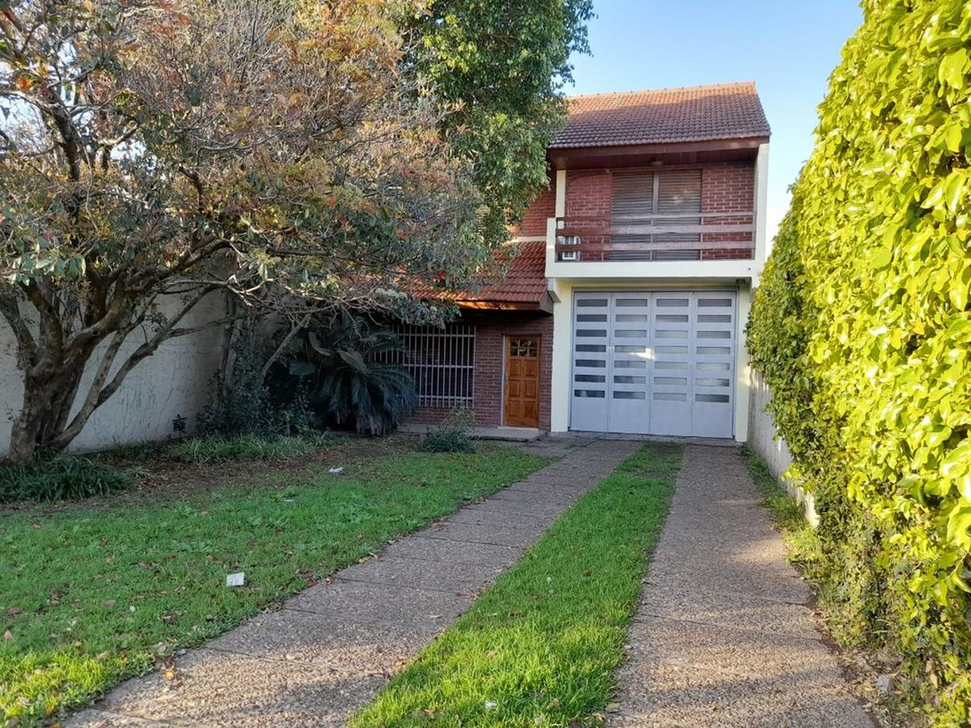 Casa en venta 4 ambientes en Conceja Horacio Julián 600, Moron, Moron, Buenos Aires