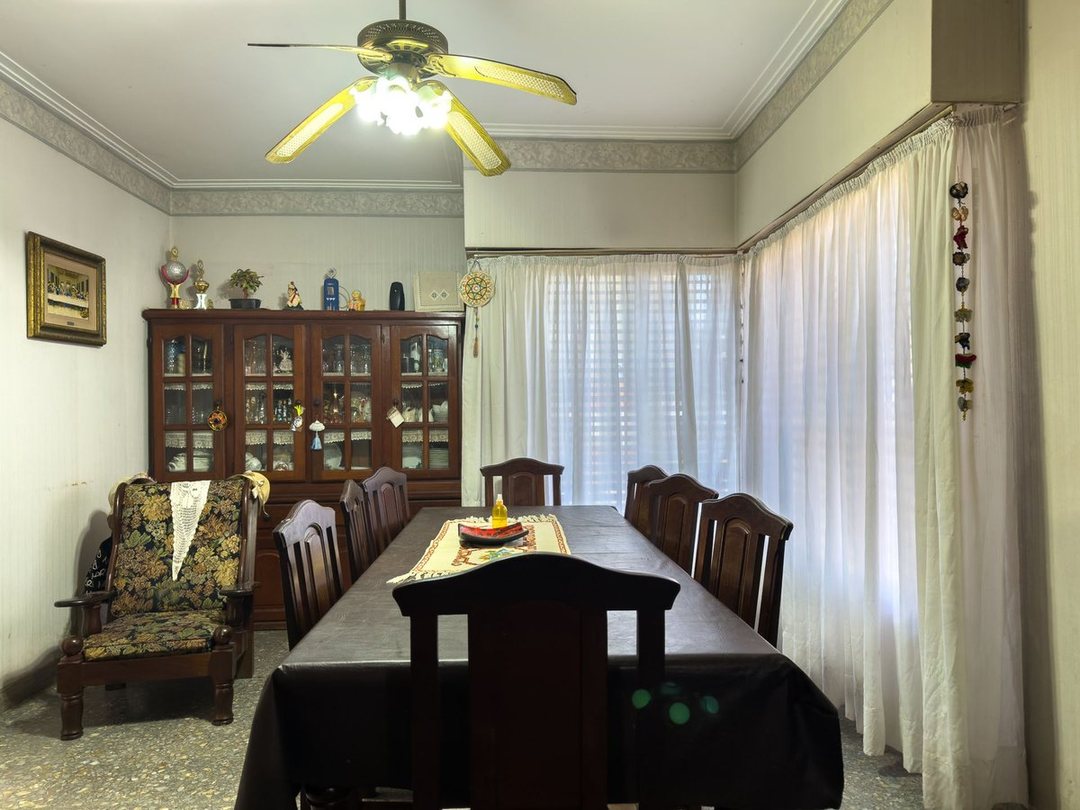 CASA EN VENTA LA PLATA 4 DORMITORIOS