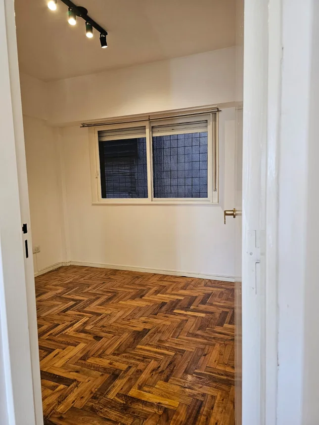 Venta depto 3 amb. + hab serv. + balcon + cochera, foto 5