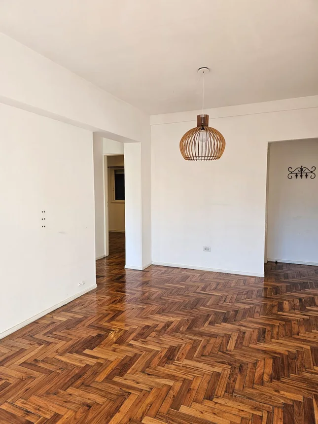 Venta depto 3 amb. + hab serv. + balcon + cochera, foto 3