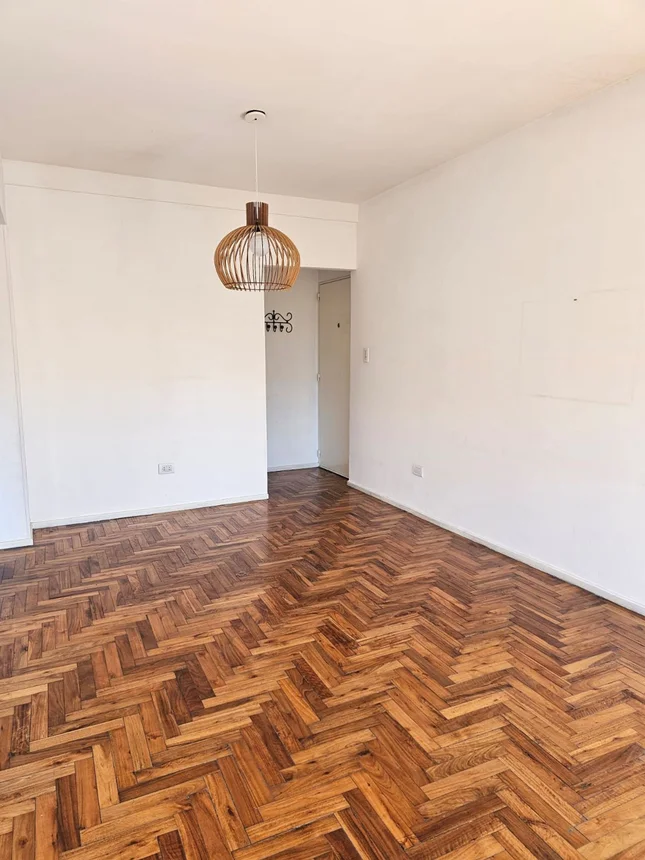 Venta depto 3 amb. + hab serv. + balcon + cochera, foto 2