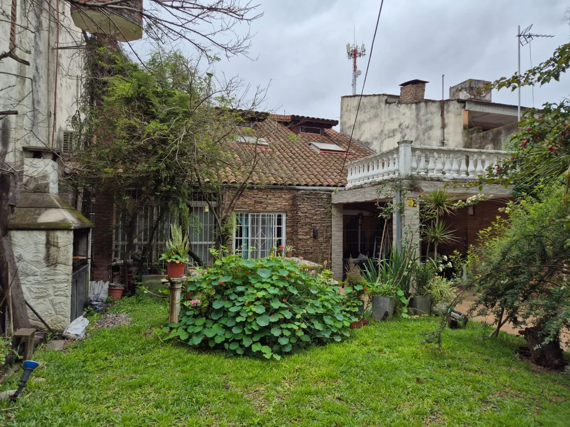 Casa de 4 ambientes en venta en Villa Luzuriaga, La Paz 3700