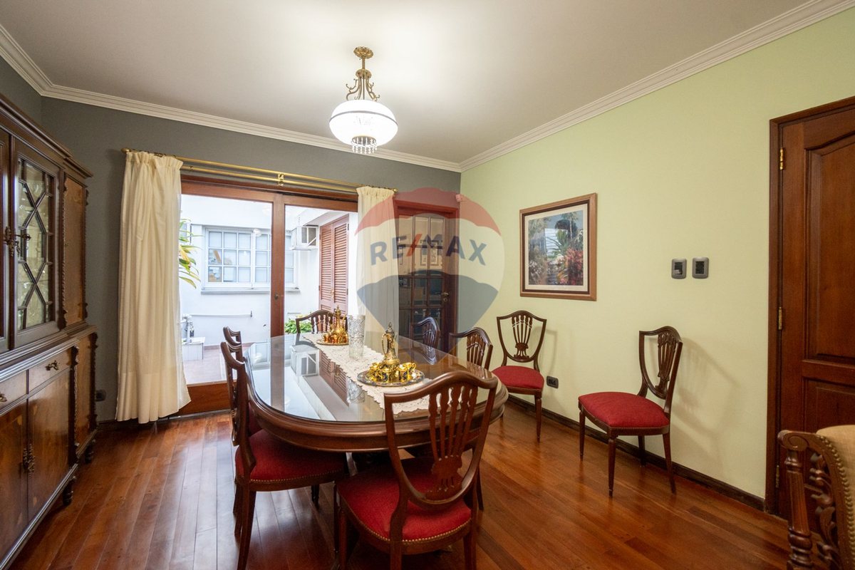 Venta casa de categoria en Guadalupe, defensa 7000