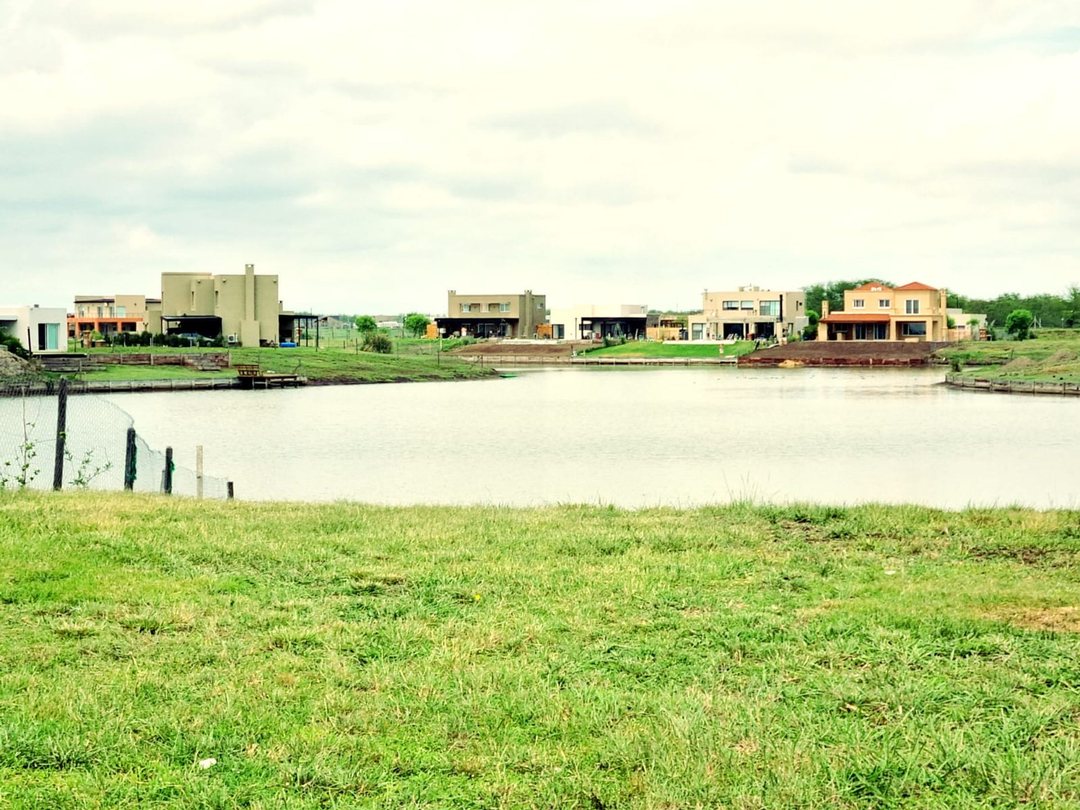 Lote en venta a la laguna en San Sebastian, Pilar