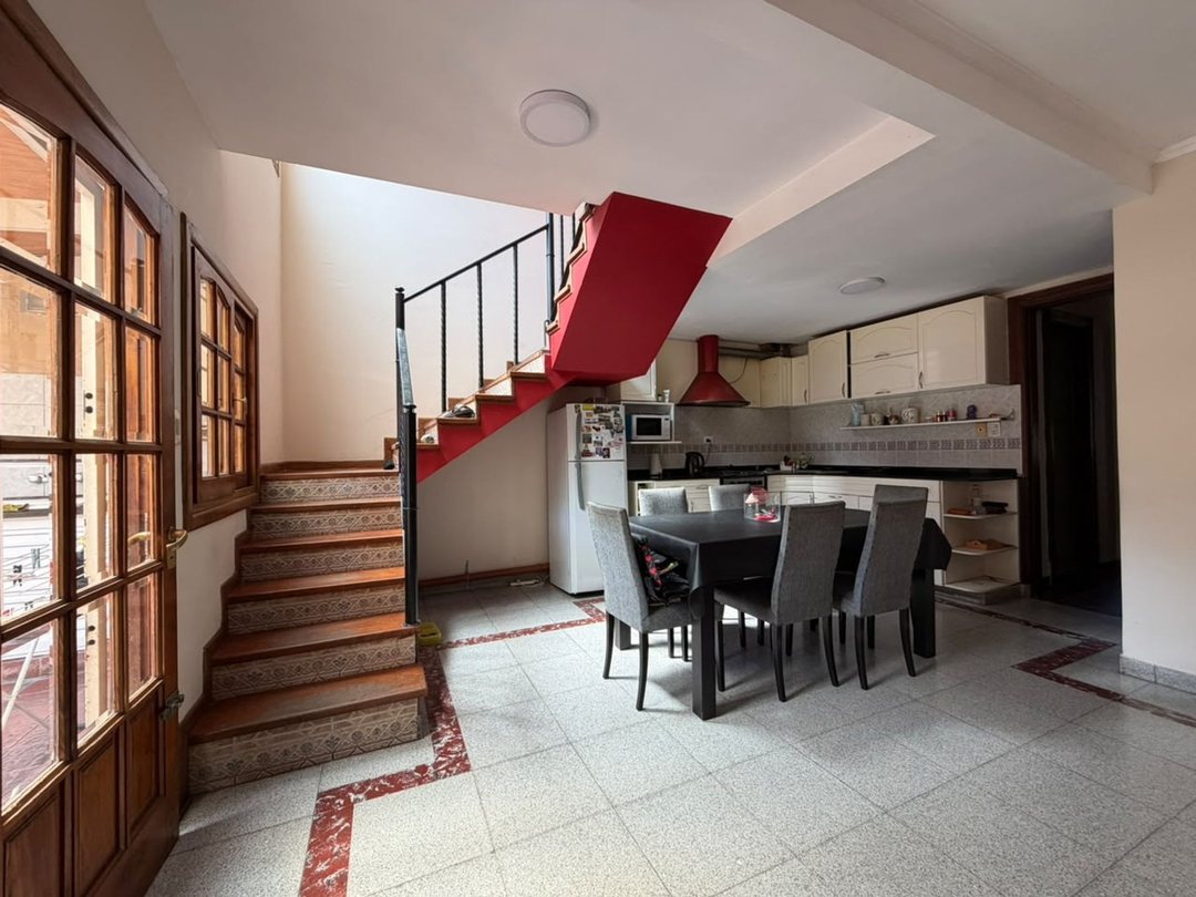 VENTA CASA- CON POSIB DE PERMUTA POR DPTO EN LANUS