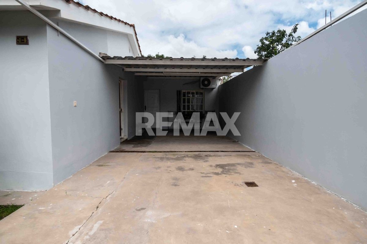 CASA VENTA LOS LAPACHOS ZONA SUR 3 DORM Y COCHERA - foto 3
