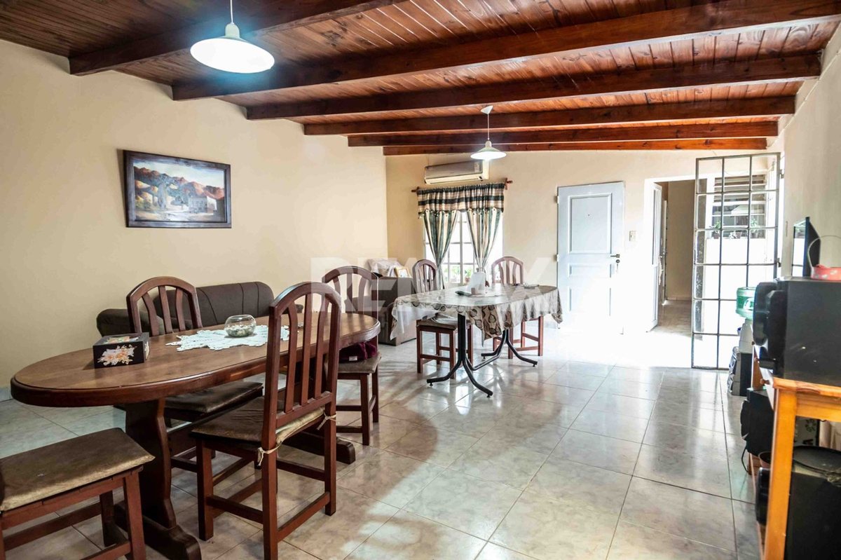 CASA VENTA LOS LAPACHOS ZONA SUR 3 DORM Y COCHERA - foto 7