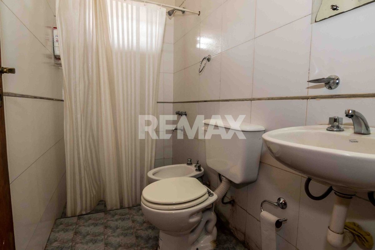 CASA VENTA LOS LAPACHOS ZONA SUR 3 DORM Y COCHERA - foto 13