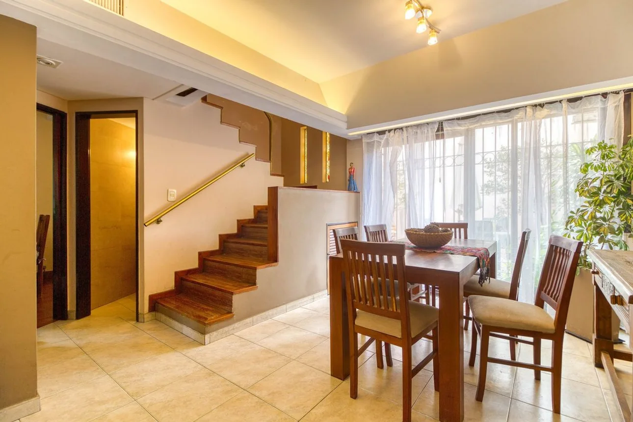 Casa tríplex en venta en Flores, foto 2