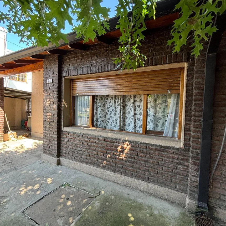 Casa en venta en Quilmes, foto 2