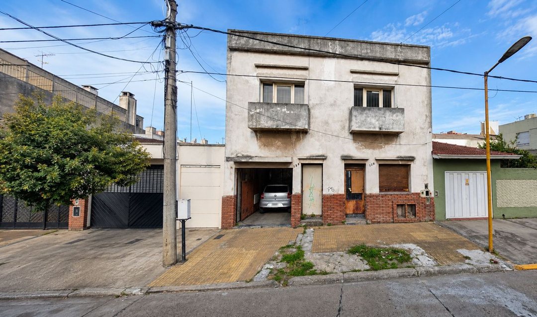 VENTA TERRENO CON DEPOSITO EN QUILMES OESTE