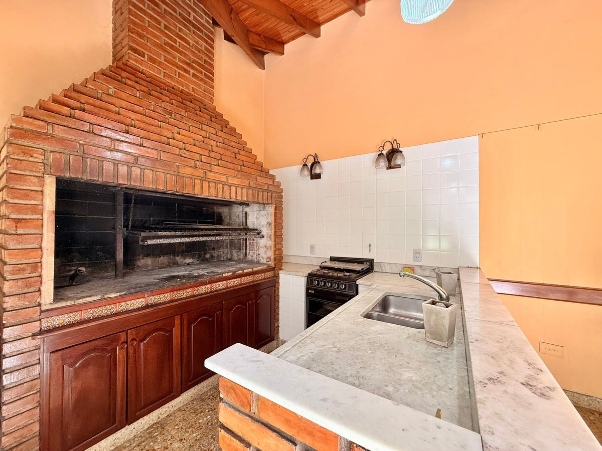 Foto 7 — CASA 5 AMB. C/QUINCHO APTO CRÉDITO OPCIÓN PERMUTA