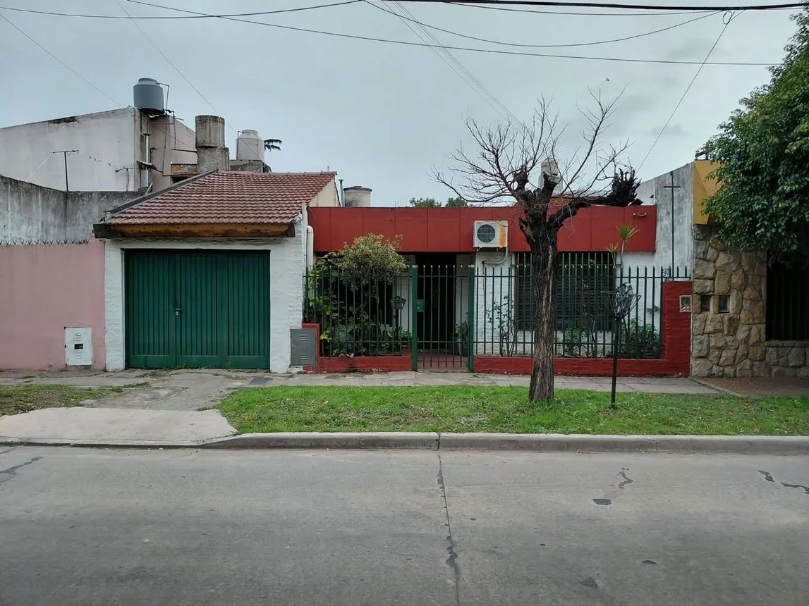 Casa de 3 ambientes en venta en El Palomar, Blandengues 300