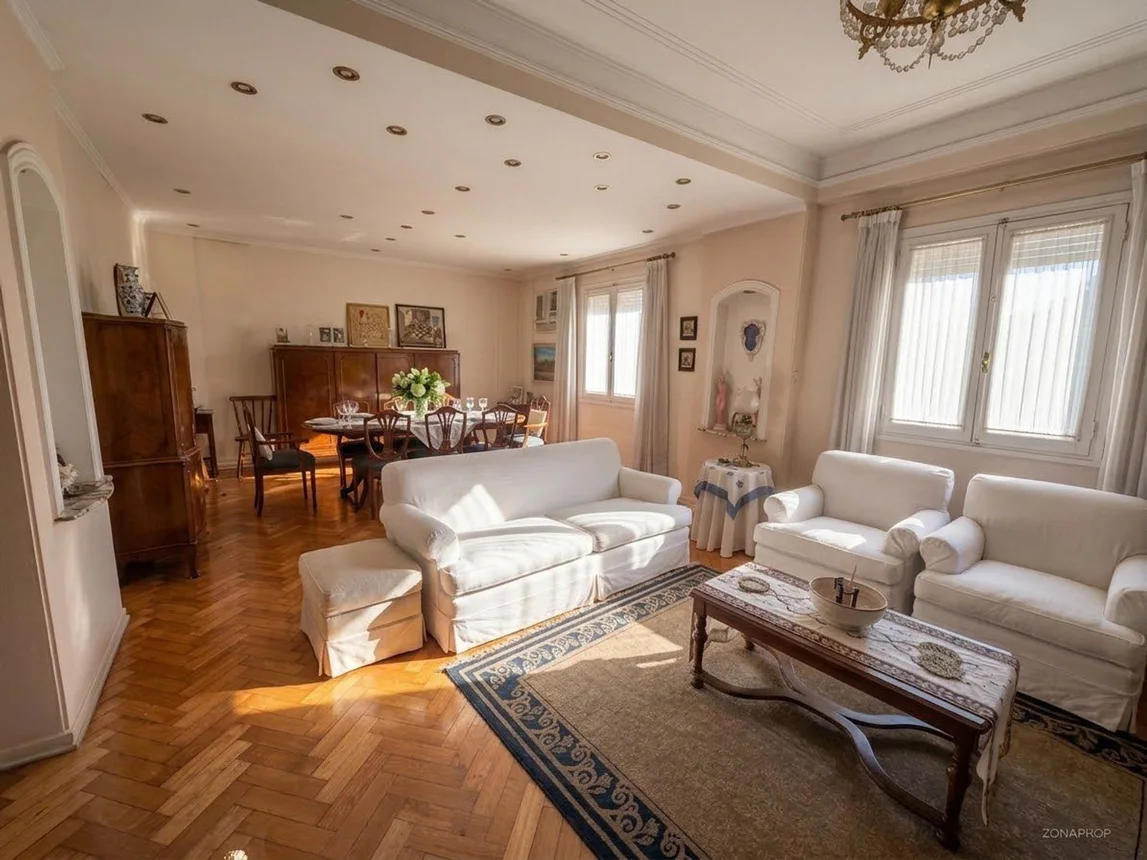 Casa tríplex en venta en Belgrano