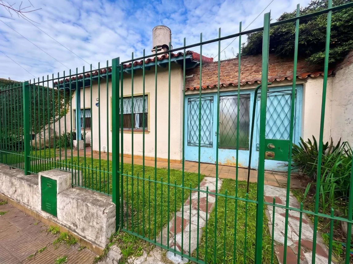 Chalet 5 amb banfield - pileta y parque apto cred, foto 1