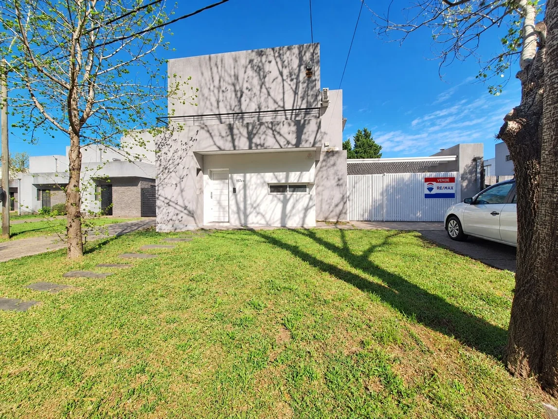 Casa de 3 ambientes en venta en Rosario, A. Bello Bis 1100