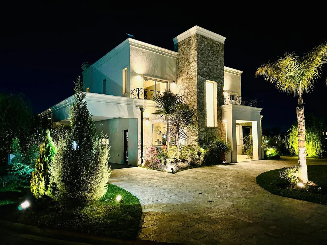 Casa de 4 ambientes en venta en Canning, Sargento Cabral 5600