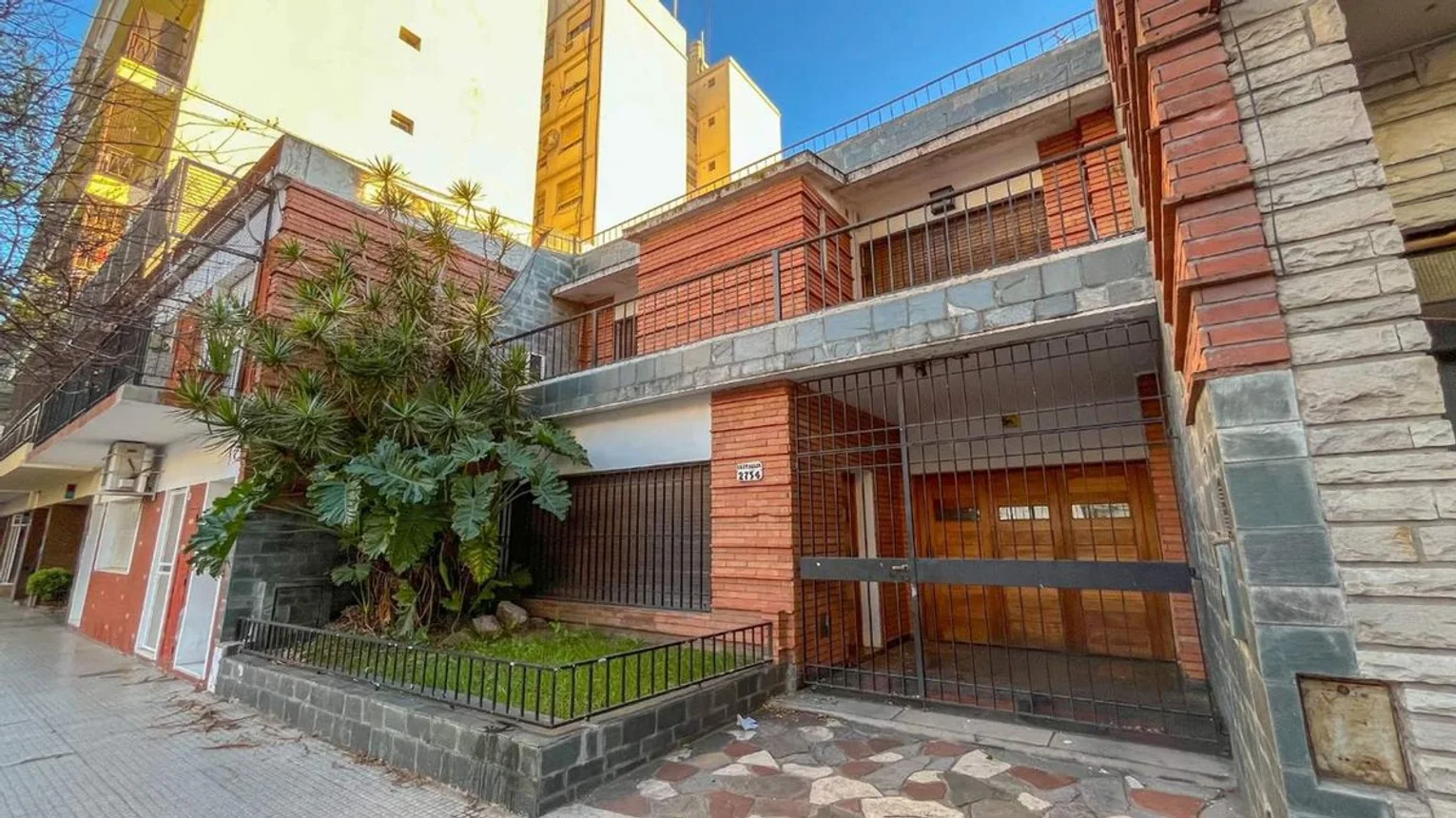 Casa de 6 ambientes en venta en Villa del Parque, Llavallol 2700, foto 2