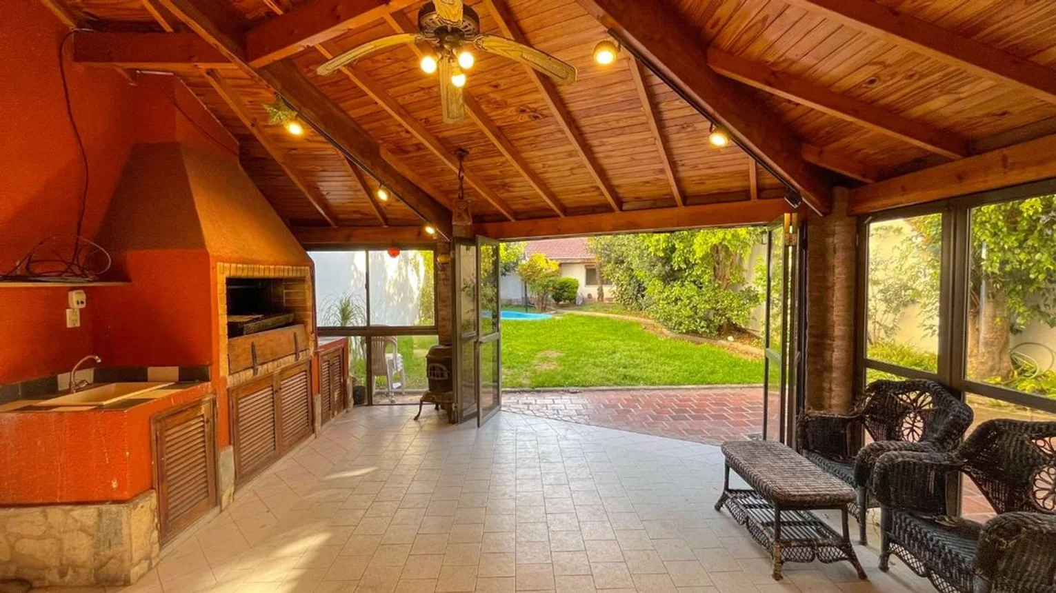 Casa de 6 ambientes en venta en Villa del Parque, Llavallol 2700