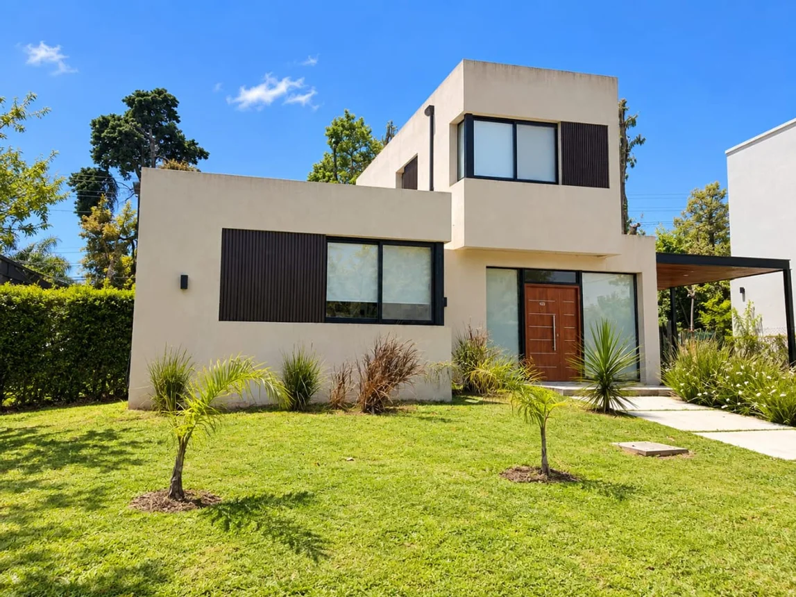Casa de 4 ambientes en venta en Benavídez, Avenida Alvear 100