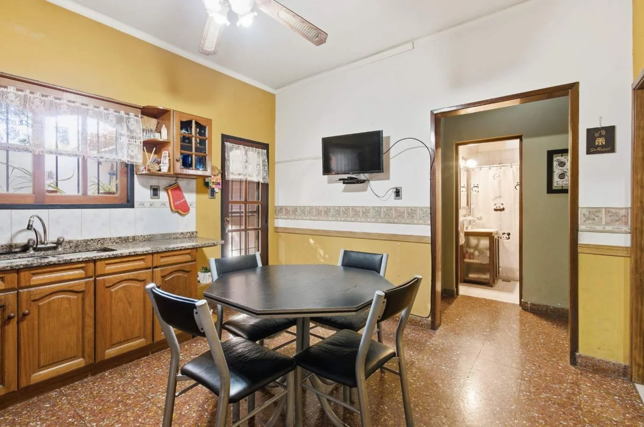 Casa de 3 ambientes en venta en Temperley, San Roque 500