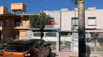VENTA CASA B° LOS PERALES - 4 AMBIENTES