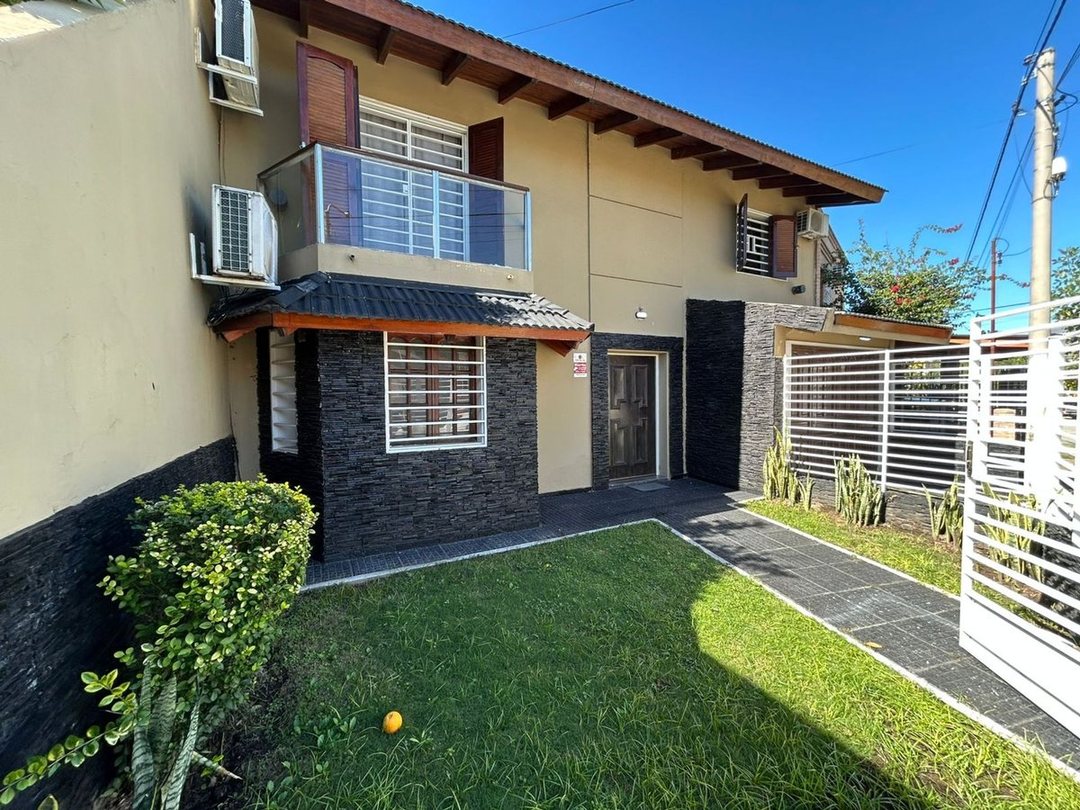 Venta Casa 4 dormitorios y pileta B San Salvador
