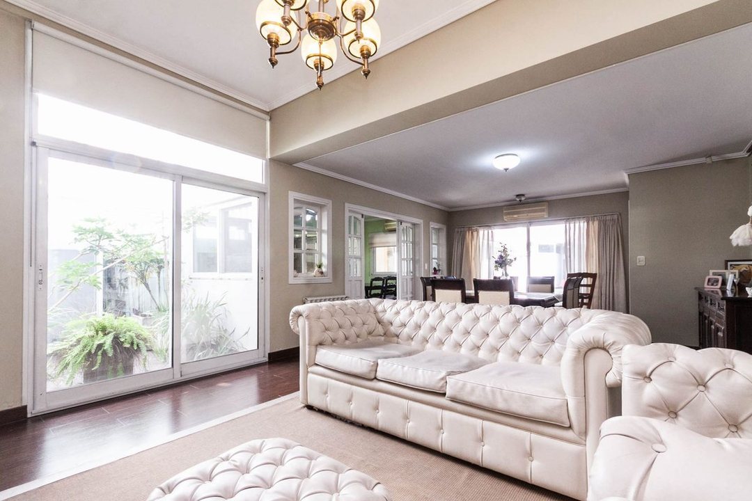 VENTA  CASA CON PISCINA+2 DPTOS+LOCAL LANUS CENTRO