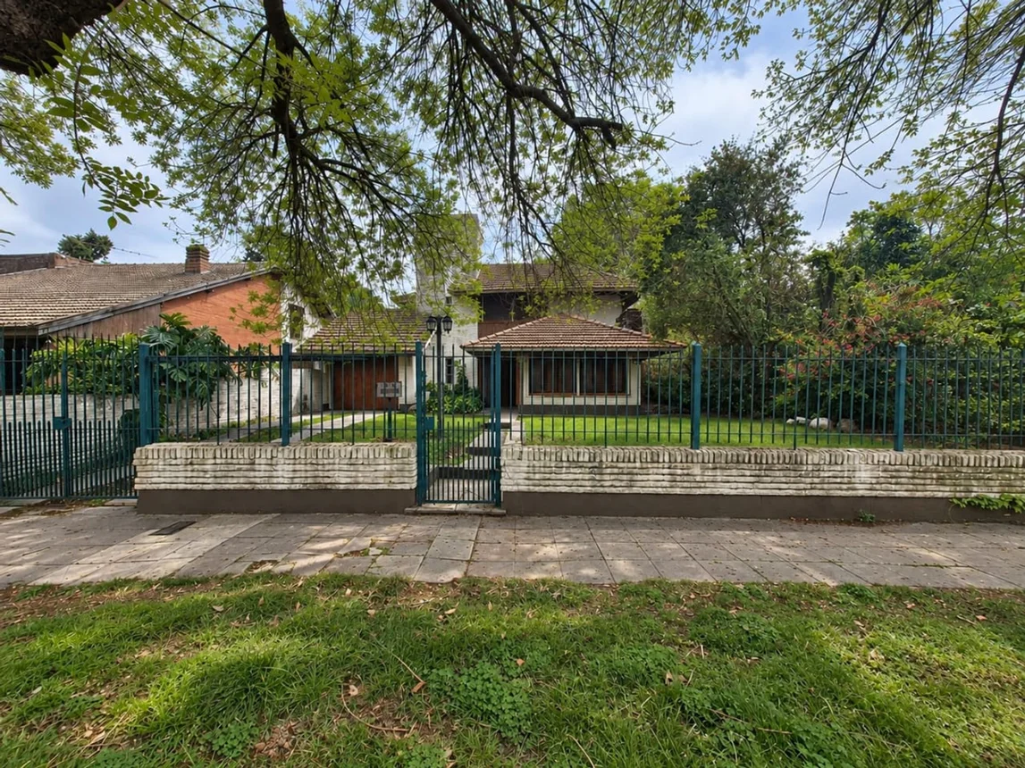 Casa en venta en Adrogué, Jorge 1700