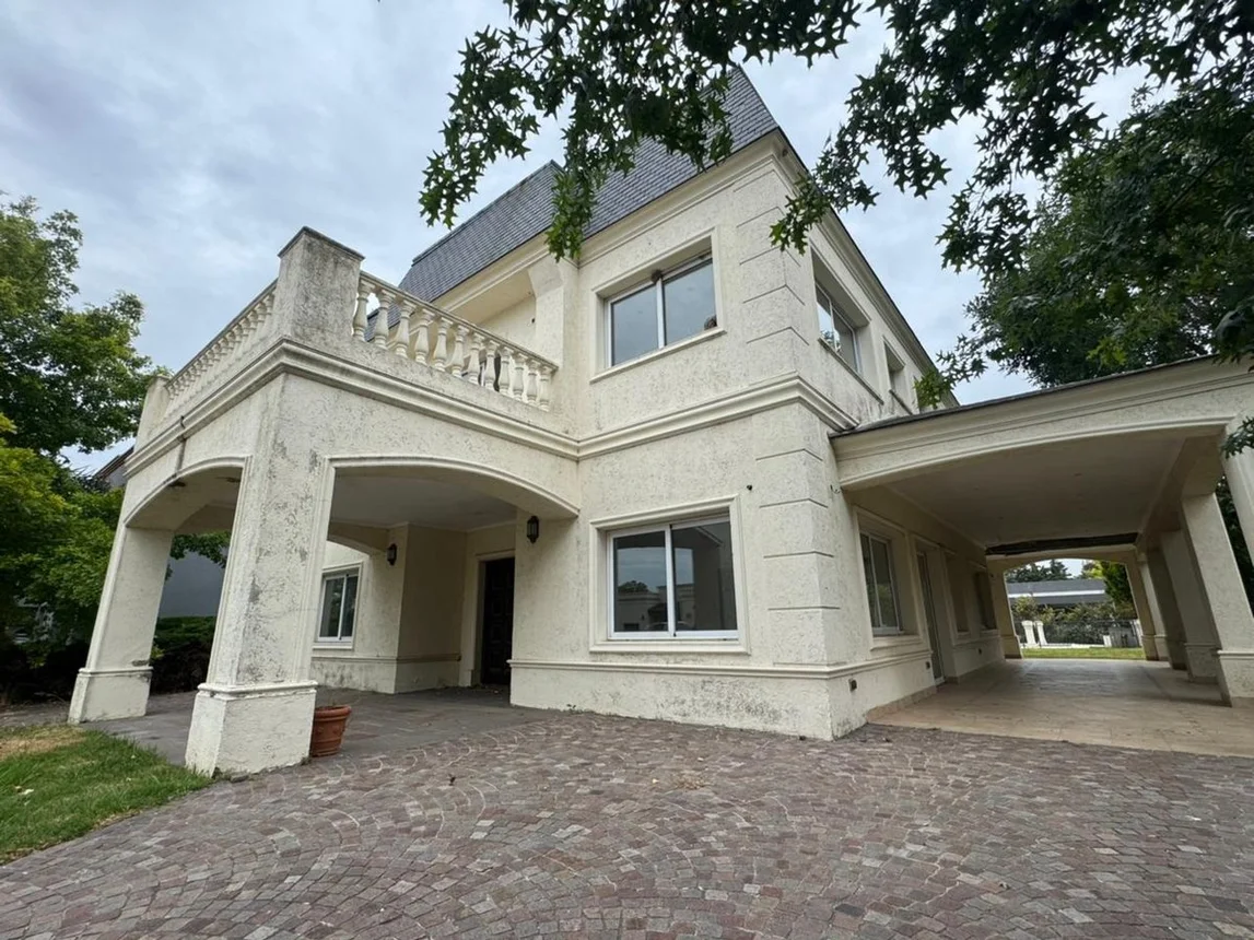 Casa en venta en Pilar, foto 2