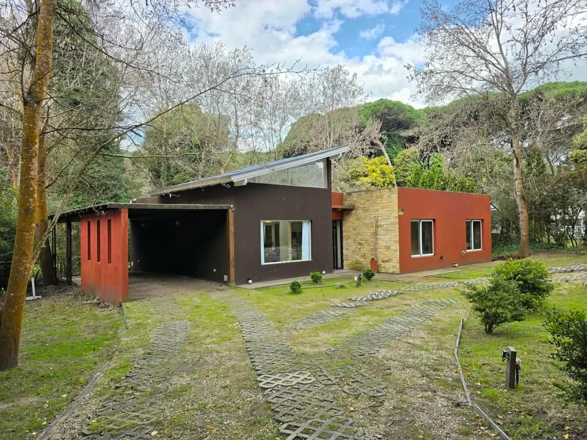 Casa de 4 ambientes en venta en Pinamar, Av Constancia 1500