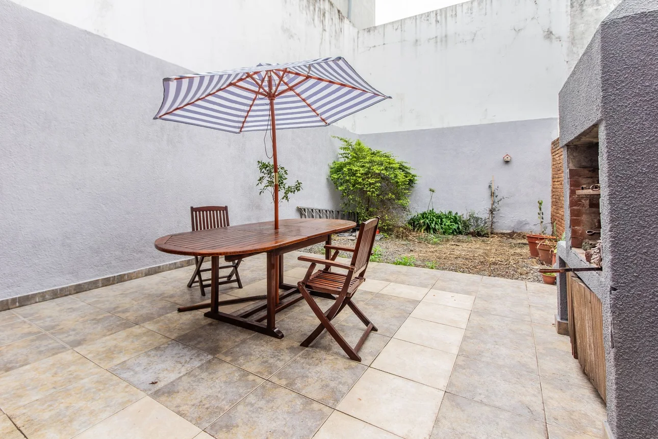 Casa tríplex de 4 ambientes en venta en Floresta, Candelaria 100