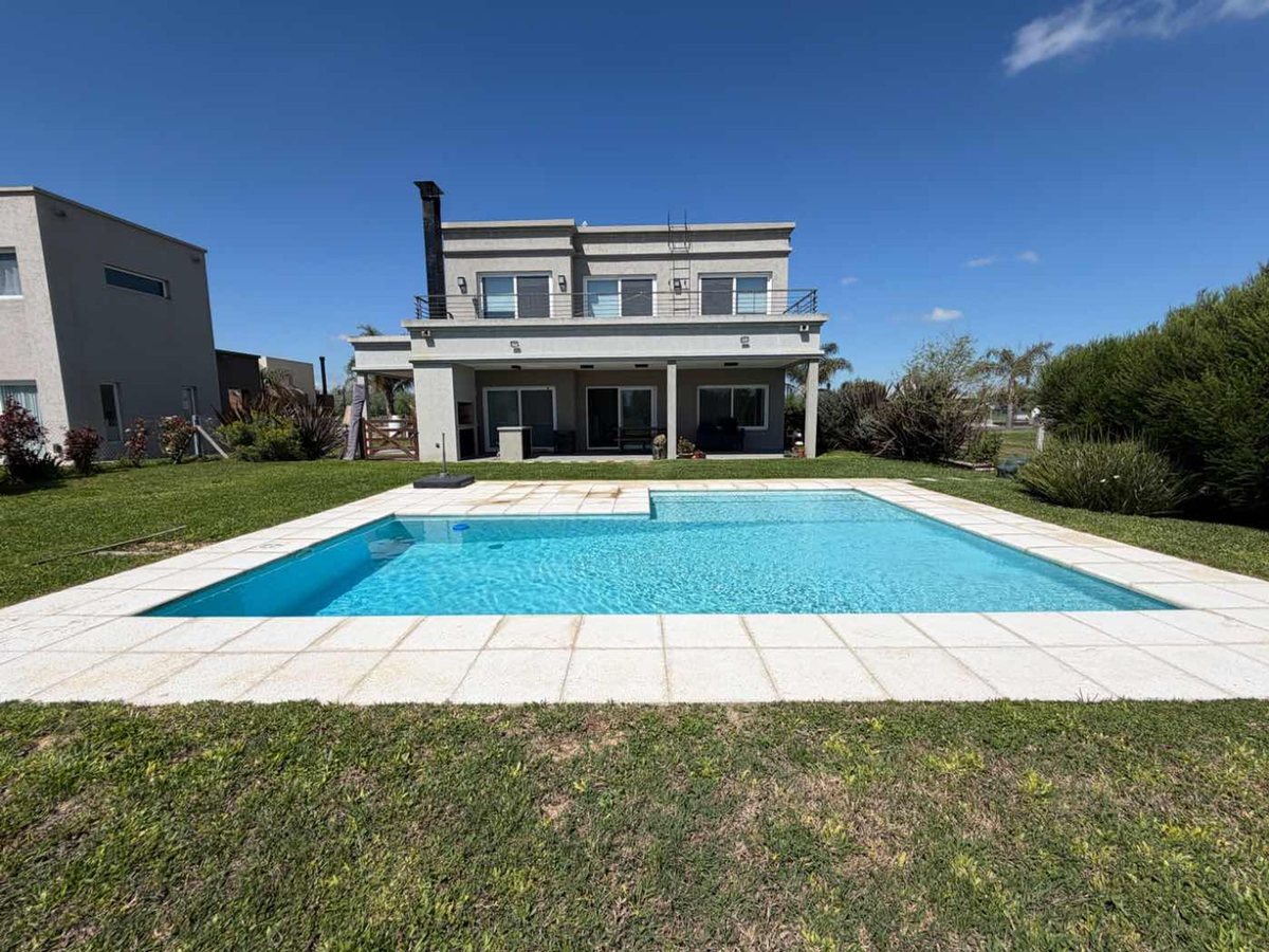 Venta Casa 4 amb, pileta, jardín, Haras del Sur 3