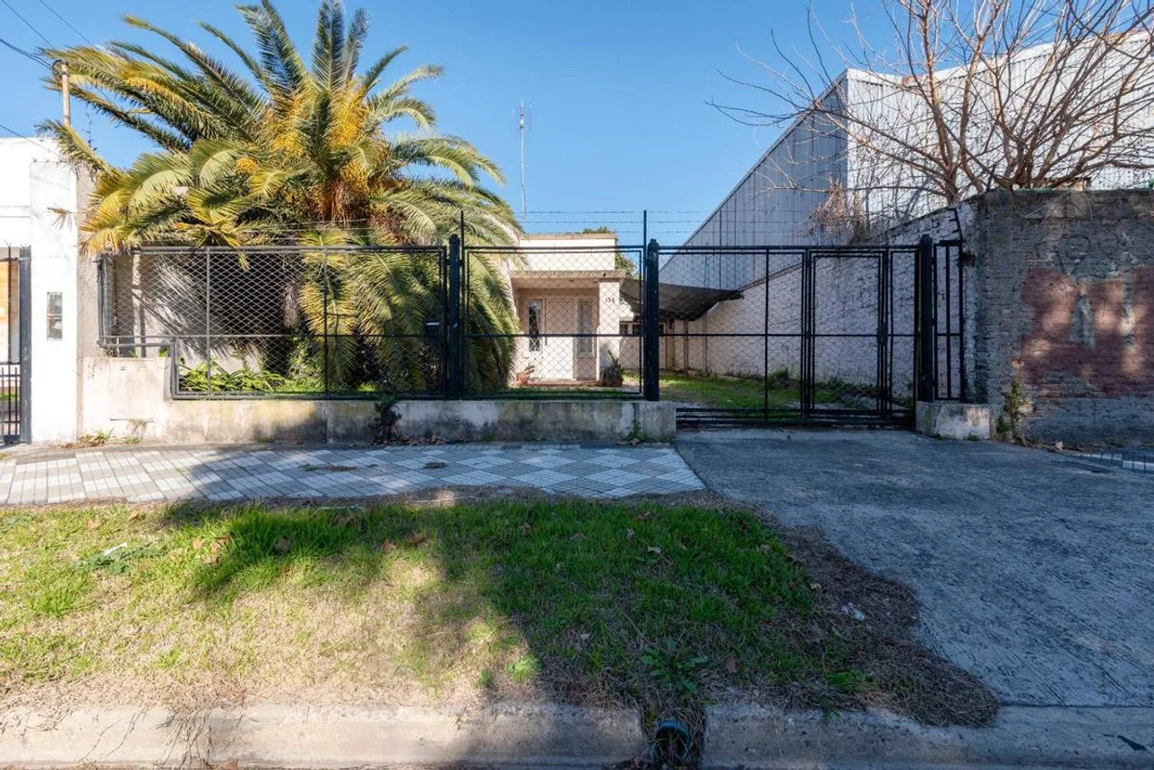 Casa de 4 ambientes en venta en Monte Grande, Rondeau 100