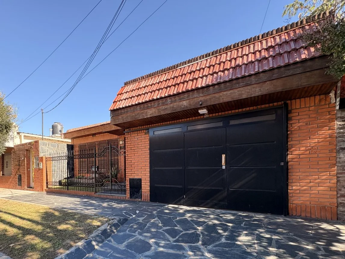 Casa de 4 ambientes en venta en El Palomar, Teniente General Bergamini 400, foto 2