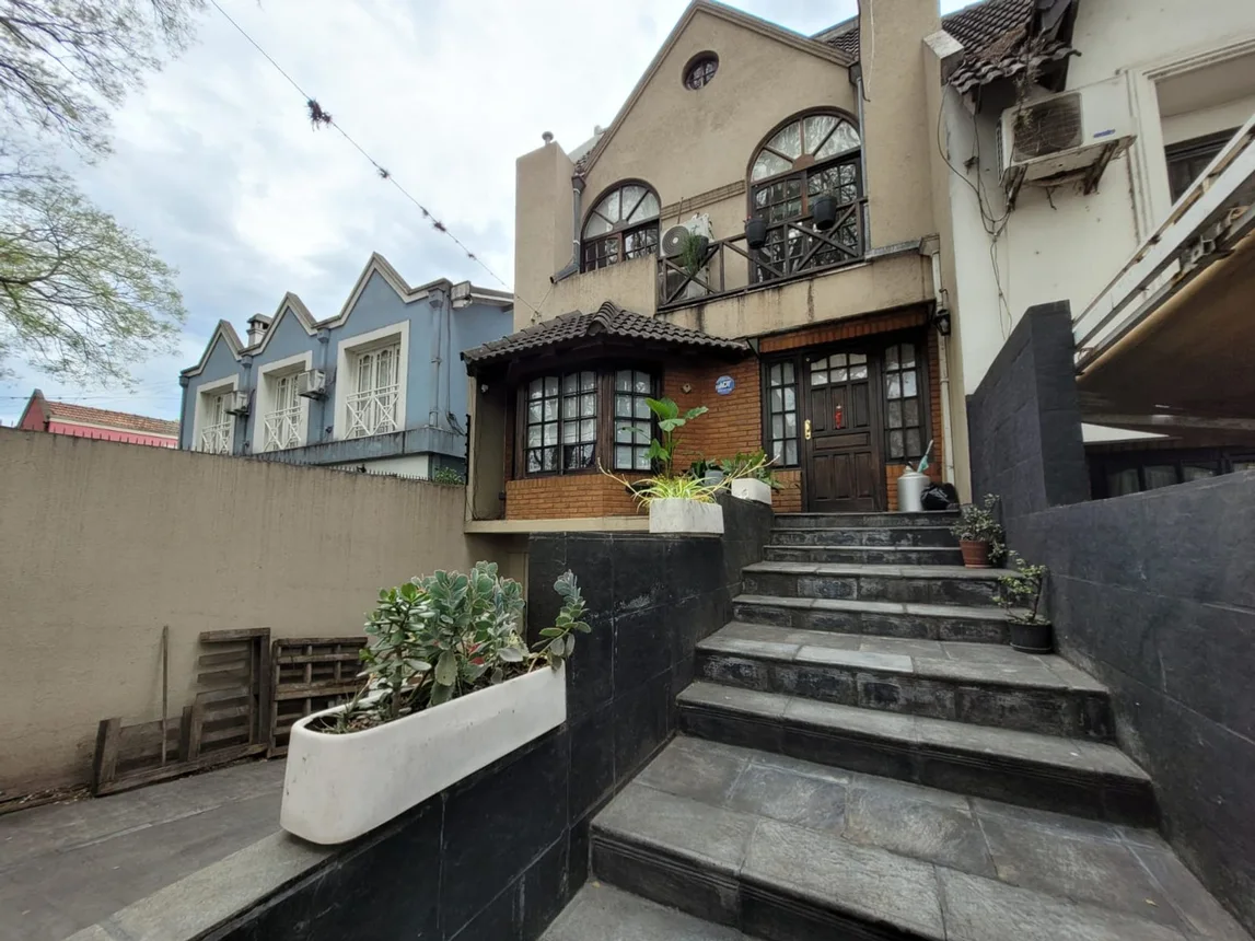 Casa tríplex de 5 ambientes en venta en Ciudad Jardín, De Las Tipas 2800, foto 3