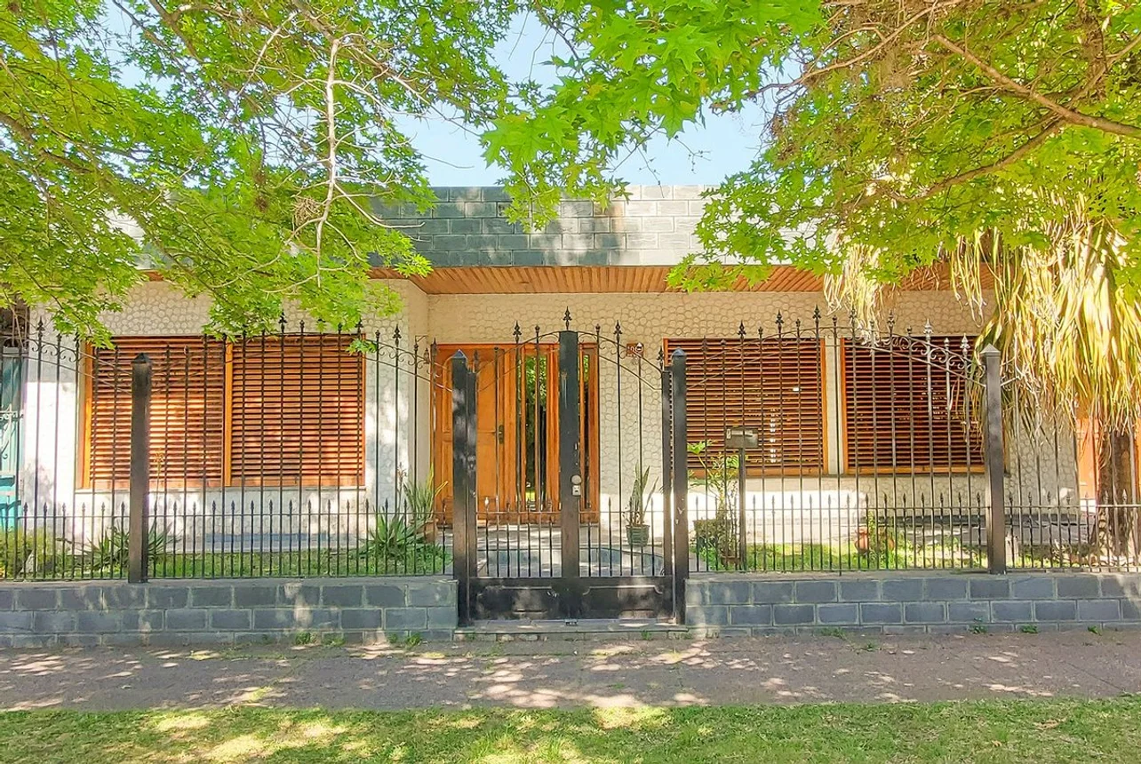 Casa en venta en Longchamps, foto 2