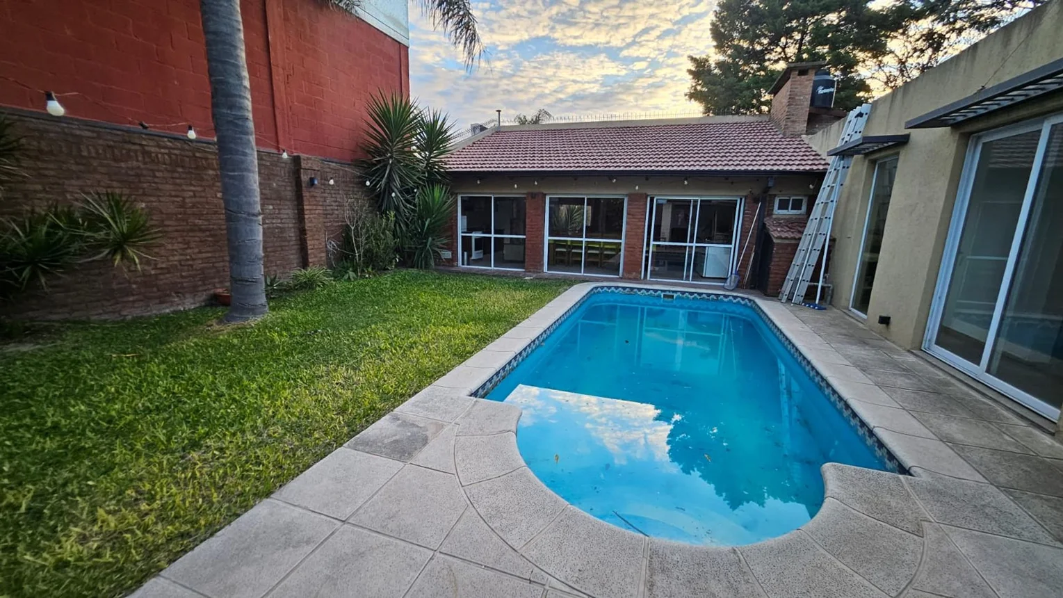 Hermosa casa en venta 4 dorm patio piscina 3 coch, foto 1