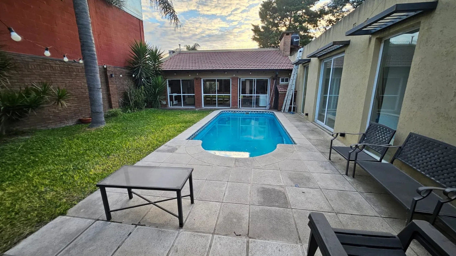 Hermosa casa en venta 4 dorm patio piscina 3 coch, foto 3