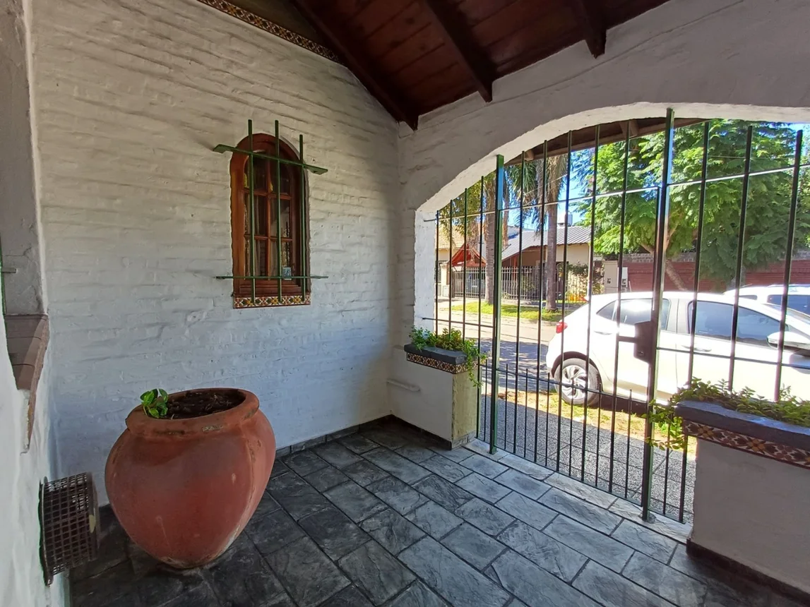Casa en venta en Castelar, foto 2