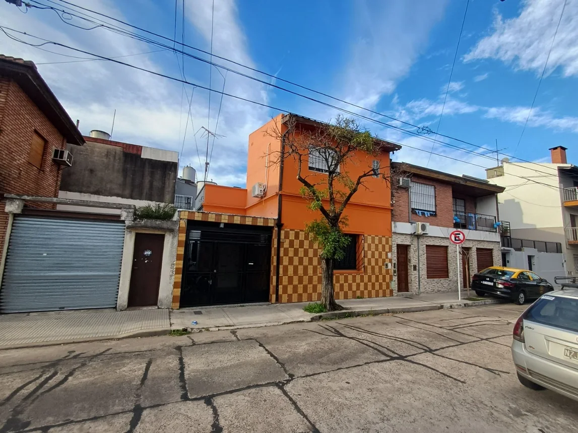 PH de 3 ambientes en venta en Monte Castro, Las Colonias 2200, foto 2