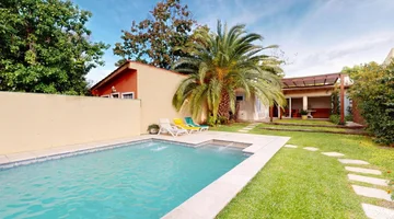 Venta de Casa en city bell 4 dormitorios.